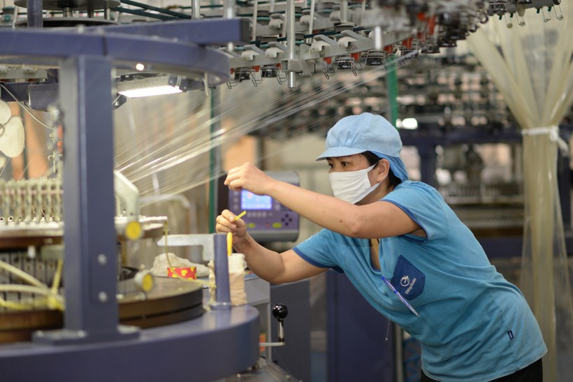Les entreprises du textile et de l'habillement adoptent une approche écologique, répondant ainsi aux normes les plus strictes du marché. Photo : VietnamPlus