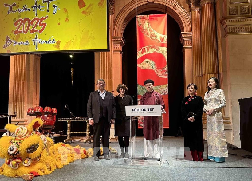 L'ambassadeur du Vietnam en France Dinh Toàn Thang s'exprime lors de l'événement. Photo: VNA