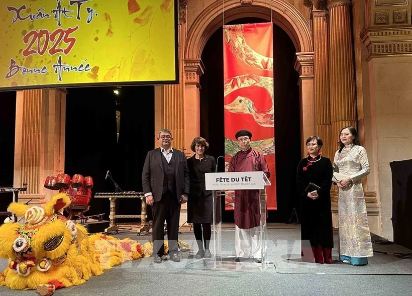 L'ambassadeur du Vietnam en France Dinh Toàn Thang s'exprime lors de l'événement. Photo: VNA