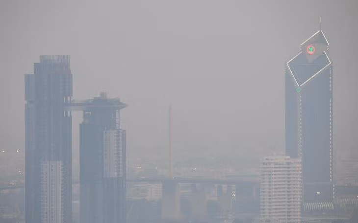 Bangkok est enveloppée d'un épais brouillard de pollution - Photo : Xinhua