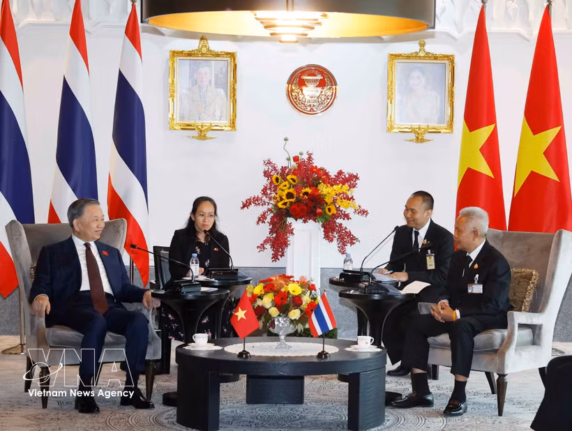Entrevue entre le secrétaire général du Parti communiste du Vietnam et président de la République, To Lam et le président du Parlement et de la Chambre des représentants de Thaïlande, Sophon Saram. Photo: VNA