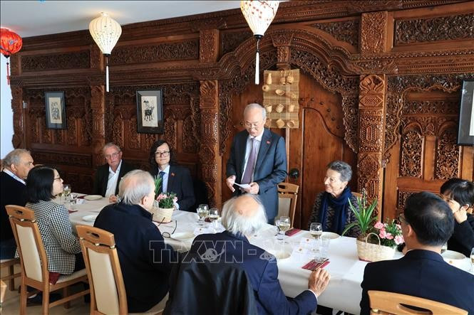 L'ambassade du Vietnam en Suisse organise une rencontre avec des amis suisses. Photo: VNA