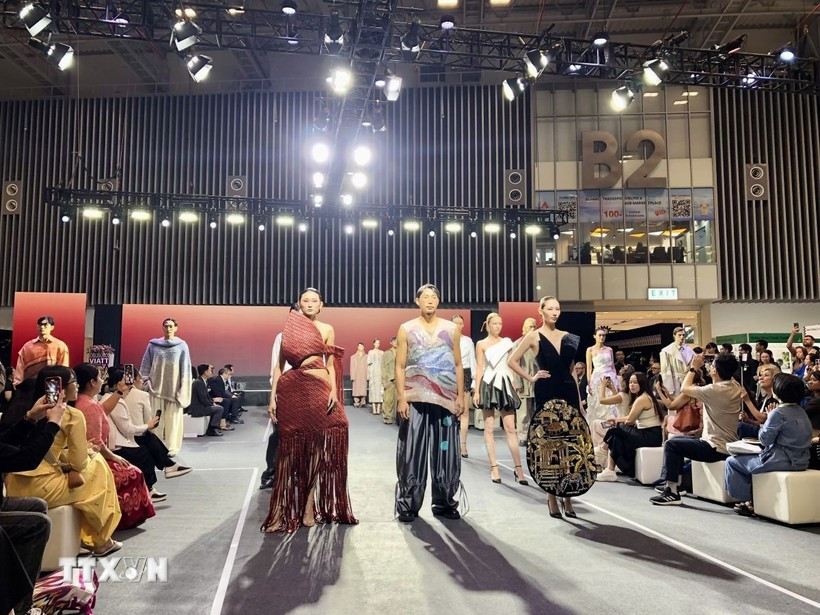 De nombreuses collections de mode ont été présentées lors de VIATT 2026. Photo: VNA