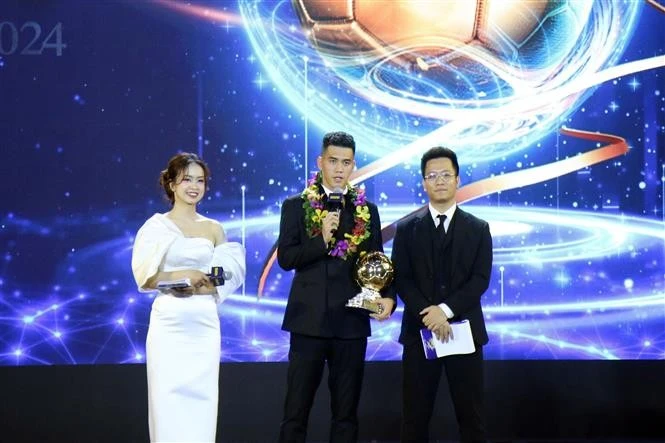 Chez les hommes, le Ballon d'Or a été attribué à Nguyên Tiên Linh, du club Becamex Binh Duong. Photo: VNA