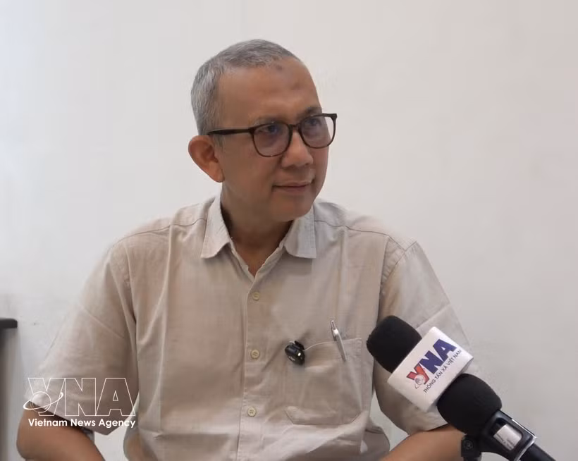 Beni Sukadis, coordinateur principal de l'Institut indonésien de défense et d'études stratégiques (LESPERSSI), lors d'un entretien accordé à la VNA en Indonésie. Photo: VNA