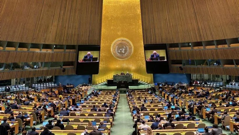 Panorama d'une session visant à adopter la résolution de l'Assemblée générale des Nations Unies. Photo: VNA