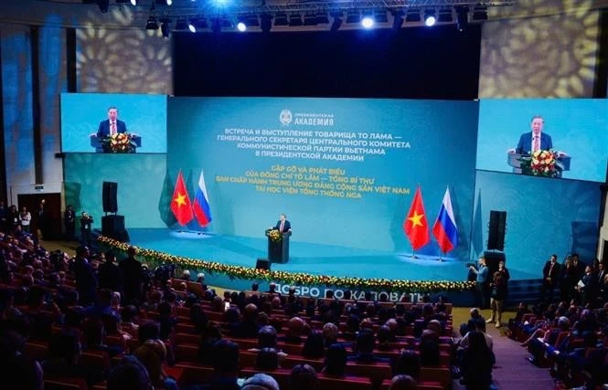 le secrétaire général du Parti communiste du Vietnam (PCV) Tô Lâm prononce un discours à la RANEPA. Photo: VNA