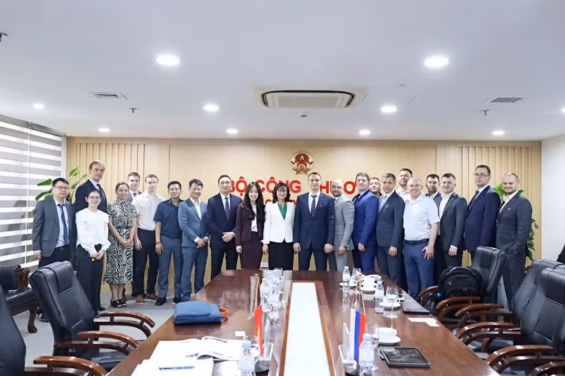 Les participants à la réunion. Photo : moit.gov.vn