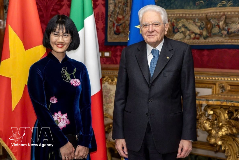 L'ambassadrice du Vietnam, Nguyen Phuong Anh et le président italien Sergio Mattarella. Photo: VNA