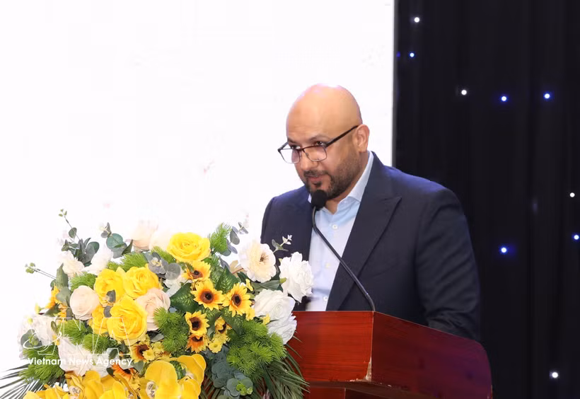 Rashid Abdulmajid Ibarhim Mohammed Al Ali, vice-président de la Fédération asiatique de karaté, prononce un discours lors de la cérémonie d'ouverture. Photo: VNA