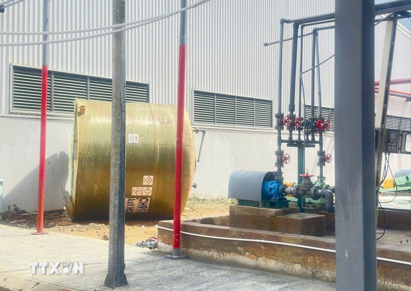 La déflagration d’un réservoir d’acide survenue le 9 novembre à la Société par actions HC Bao Lâm. Photo: VNA