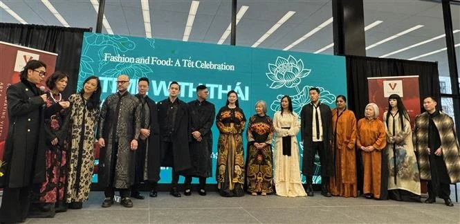 Thái Nguyên a partagé son idée et le titre du livre Mai's Ao Dai. Photo: VNA