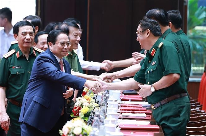 Le Premier ministre Pham Minh Chinh à la conférence politico-militaire de l'Armée. Photo: VNA