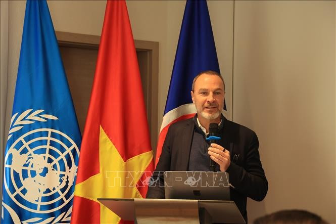 Aymeric Jung, conseiller en investissement à impact et économie régénératrice, s'exprime. Photo: VNA