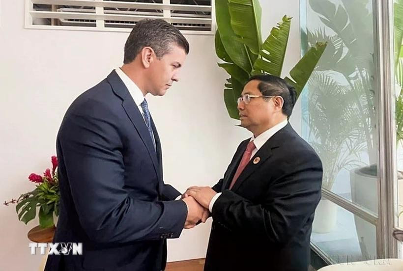 À l'occasion de sa participation au sommet du G20 à Rio de Janeiro (Brésil), le Premier ministre Pham Minh Chinh (droite) a rencontré le 19 novembre 2024 le président paraguayen Santiago Pena. Photo: VNA 