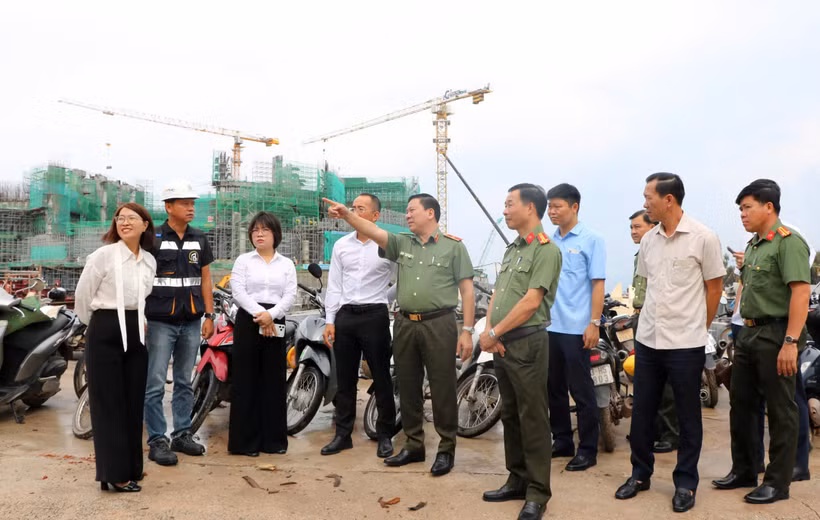 La délégation a effectué une mission d’inspection sur le terrain dans plusieurs sites stratégiques destinés à accueillir les activités de la Semaine des dirigeants économiques de l’APEC 2027. Photo: VNA 