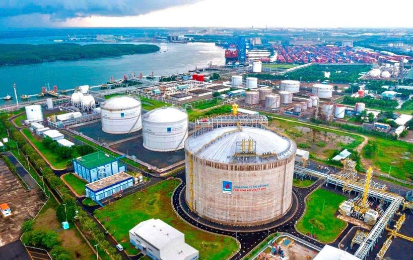 Projet d'entrepôt de GNL du Centre-Nord avec un investissement total de près de 27 000 milliards de dongs à Vung Ang, province de Hà Tinh. Photo: baohatinh.vn