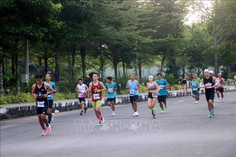 Des coureurs au Marathon international du patrimoine de Can Tho. Photo: VNA