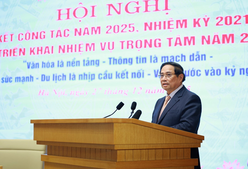 Le Premier ministre Pham Minh Chinh s'exprime lors de la conférence. Photo: VNA
