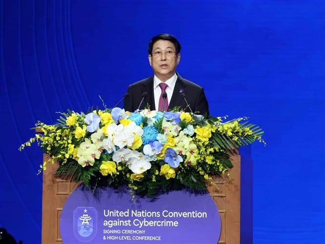 Le président Luong Cuong prononce un discours. Photo: VNA