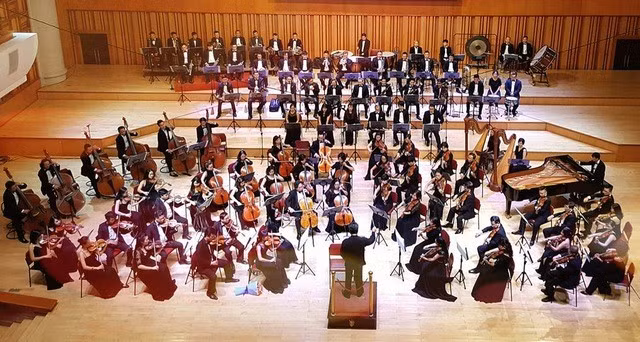 L'Orchestre symphonique national du Vietnam.