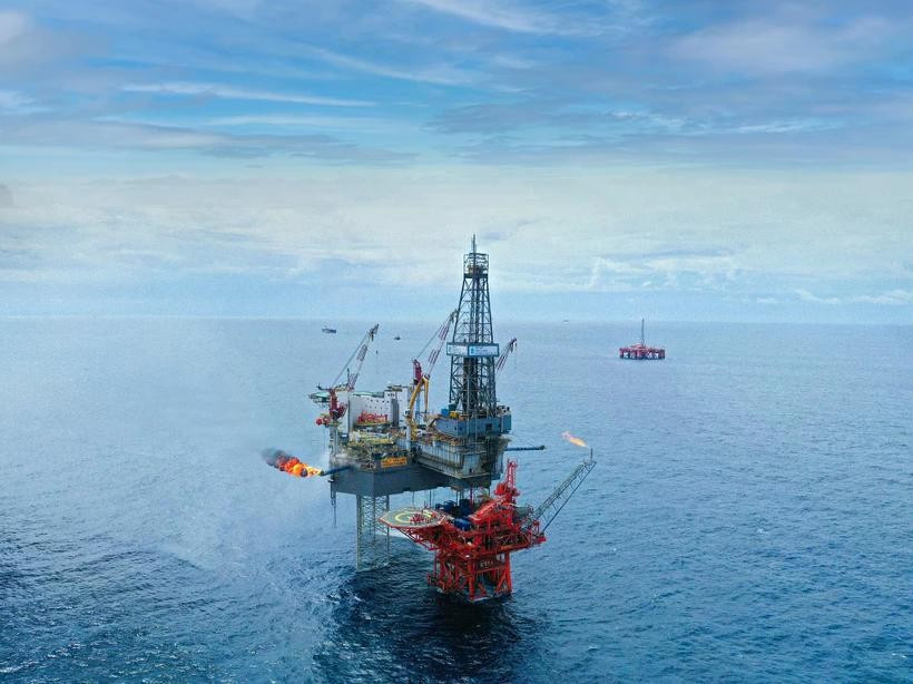 La phase 3 du projet de développement du champ pétrolier Dai Hung produit son premier flux de pétrole commercial. Photo: VietnamPlus