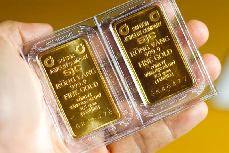 Toute transaction d'or de 20 millions de dongs ou plus par jour doit être effectuée via le compte de paiement du client et le compte de l'entreprise de négoce d'or auprès d'une banque commerciale ou d'une succursale d'une banque étrangère. Photo: baochinhphu.vn