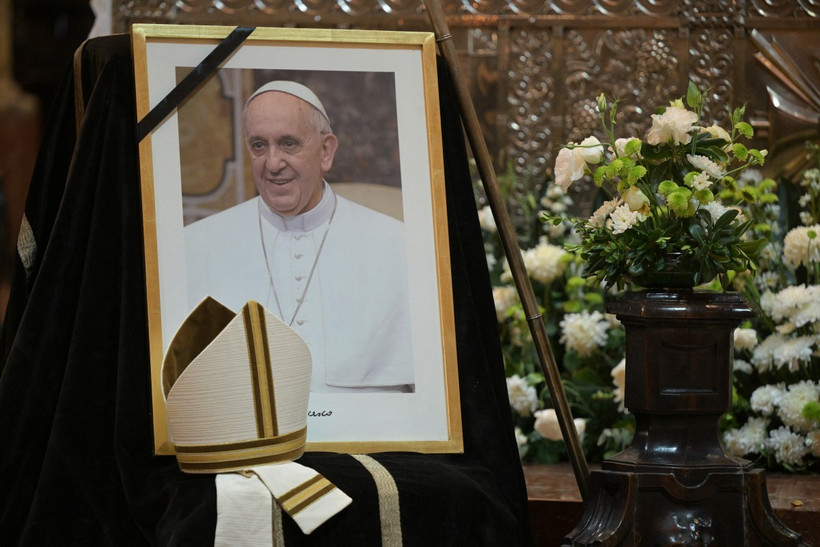 Portrait du pape François lors de la messe interreligieuse à la cathédrale de Buenos Aires, en Argentine, le 22 avril - Photo : AFP/VNA