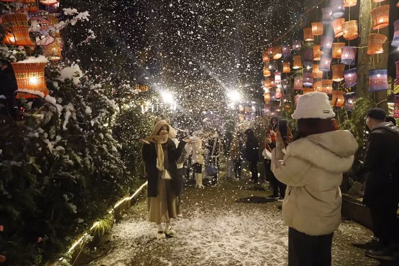 Sa Pa attire les touristes à l'occasion de Noël et du Nouvel An 2025.