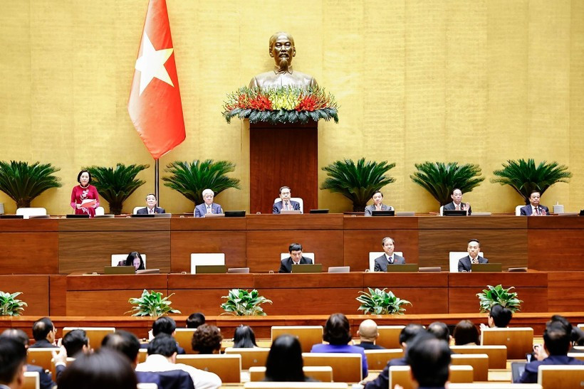 Débat lors de la 10e session de la 15e Assemblée nationale. Photo: VNA