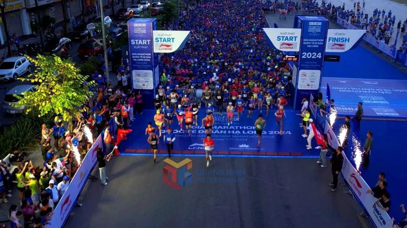 Le Marathon du patrimoine de la baie d'Halong 2024 a attiré plus de 13 500 athlètes de 55 pays. Photo : baoquangninh.vn