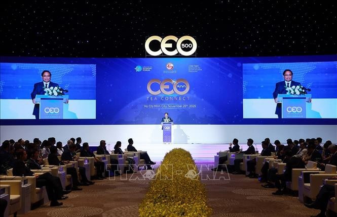 Le Premier ministre Pham Minh Chinh s'exprime lors de CEO 500 - TEA CONNECT, un programme reliant des dirigeants vietnamiens et de Hô Chi Minh-Ville à des cadres de grandes entreprises locales et internationales, le 25 novembre. Photo: VNA