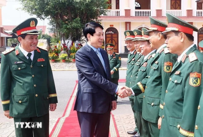 Le président Luong Cuong formule ses vœux du Têt à la Région militaire 9. Photo: VNA