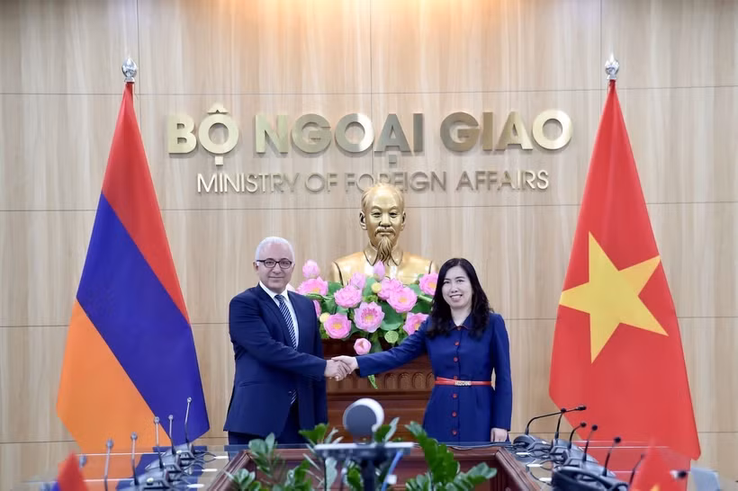 La vice-ministre des Affaires étrangères, Lê Thi Thu Hang, et son homologue arménien, Mnatsakan Safaryan. Photo: VNA