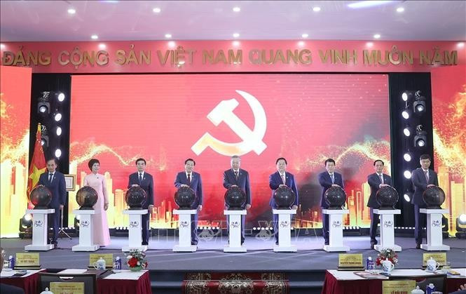 Le secrétaire général du Parti Tô Lâm assiste à la cérémonie de lancement du portail du 14ᵉ Congrès national du Parti à l’adresse : https://daihoidang.vn. Photo: VNA 