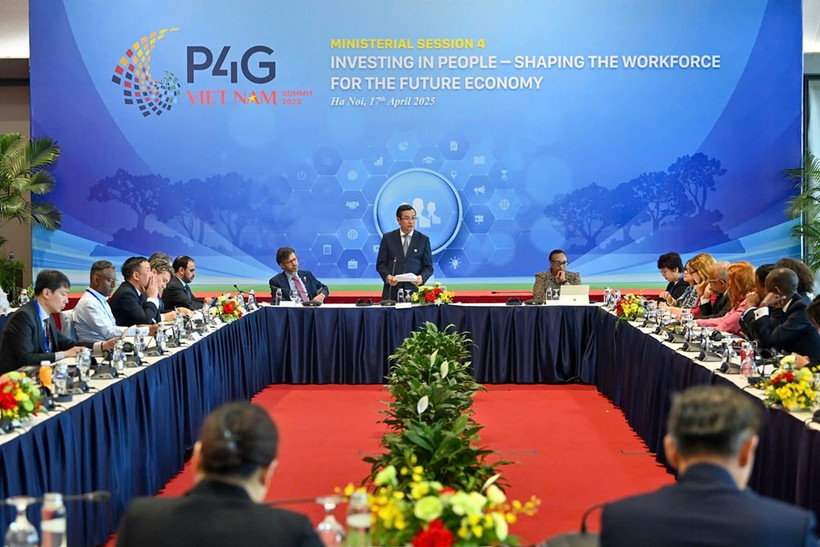 Session ministérielle sur le thème : "Investir dans l'humain - Façonner la main-d'œuvre pour l'économie du futur". Photo: baovanhoa.vn