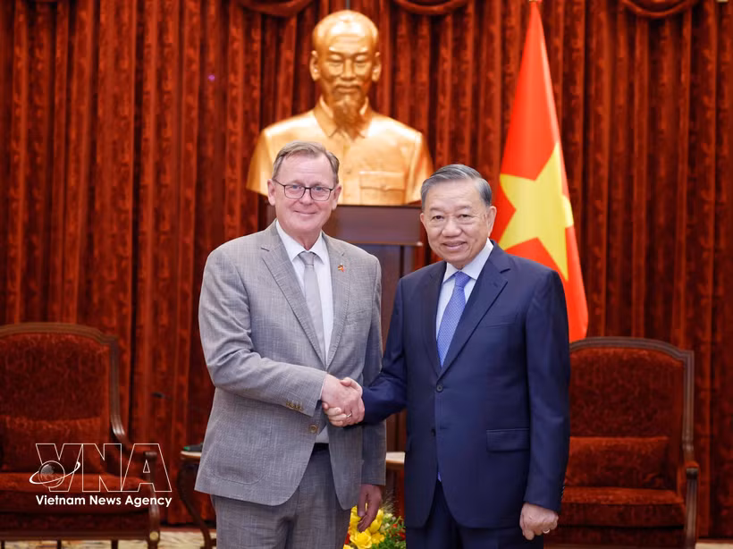 Le secrétaire général du Parti communiste du Vietnam et président de la République, To Lam (droite) et le vice-président du Bundestag allemand, Bodo Ramelow. Photo: VNA