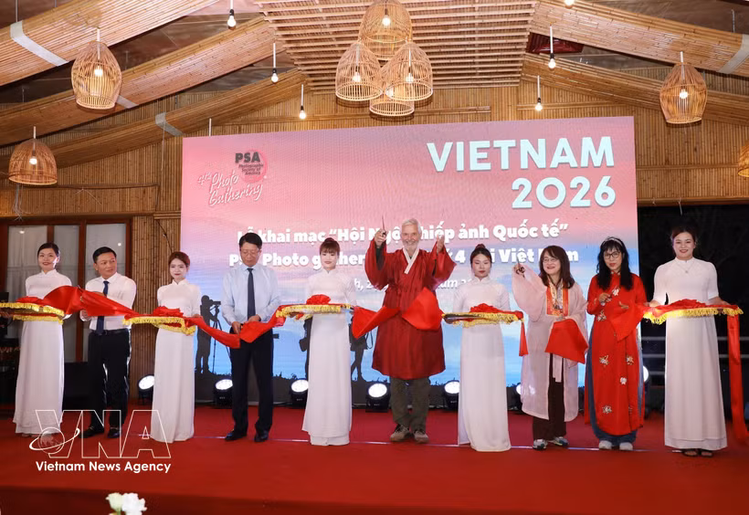 Cérémonie d'ouverture de la rencontre internationale de photographie PSA 2026 au Vietnam. Photo: VNA