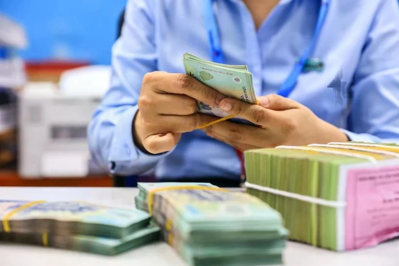 La Banque d'État assouplit la marge de crédit pour aider les entreprises à reprendre leur production et leurs activités. Photo : VietnamPlus