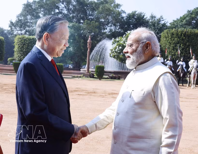 Le secrétaire général du Parti communiste du Vietnam et président de la République To Lam (gauche) et le Premier ministre indien Narendra Modi. Photo: VNA