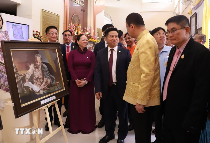 Le Président Hô Chi Minh dans le cœur des Vietnamiens en Thaïlande 