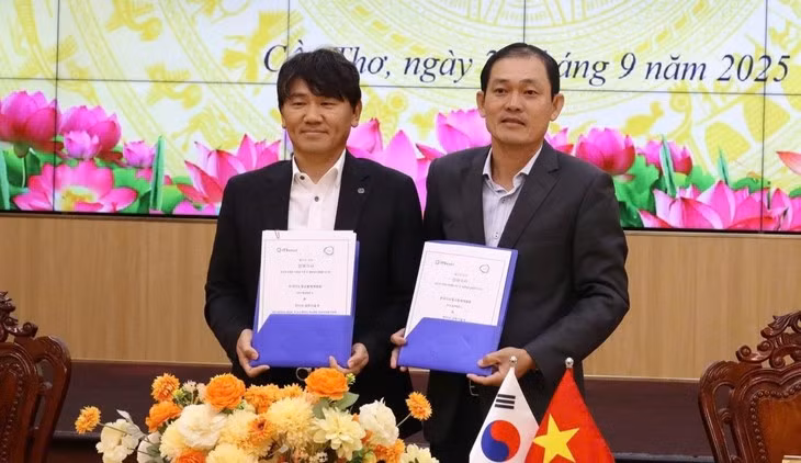 Signature d'un protocole de coopération entre le Département des sciences et technologies de la ville de Cân Tho et une entreprise sud-coréenne - Photo : tuoitre.vn