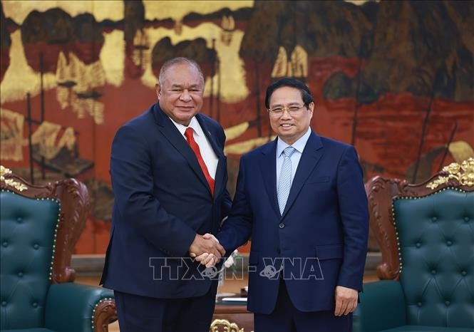 Le Premier ministre Pham Minh Chinh (droite) et le ministre des Affaires étrangères et de la Coopération du Timor-Leste, Bendito dos Santos Freitas. Photo: VNA