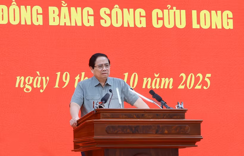 Le Premier ministre Pham Minh Chinh a présidé une réunion sur l'avancement des projets d'autoroutes dans le delta du Mékong. Photo: VNA