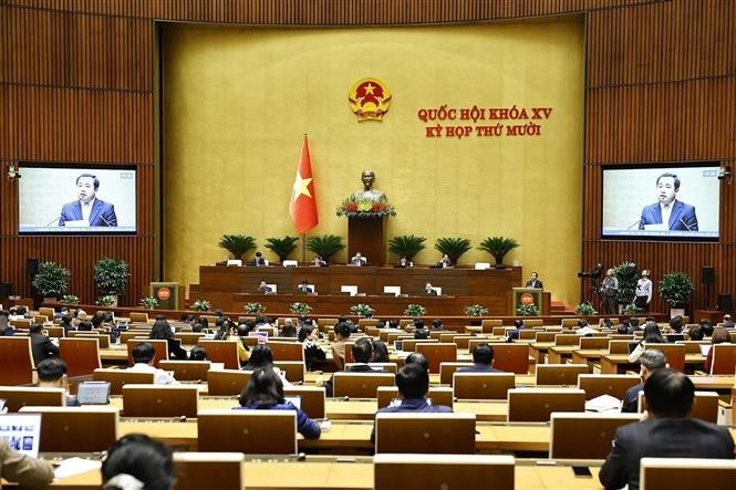 Le ministre de l'Agriculture et de l'Environnement, Trân Duc Thang clarifie un certain nombre de points soulevés par les députés. Photo: VNA