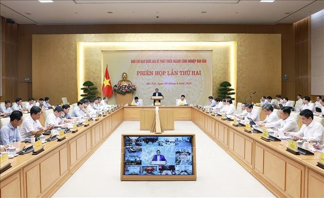 Le PM Pham Minh Chinh : faire du pays “une armée en marche” pour l’industrie des semi-conducteurs