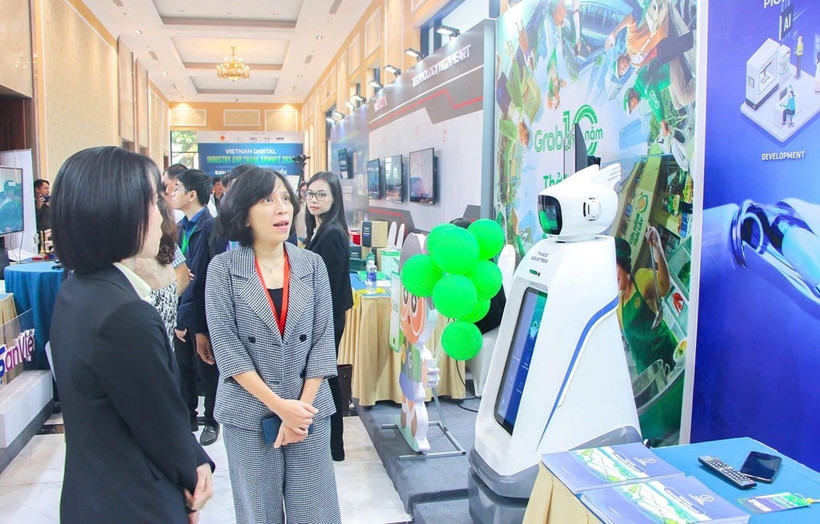 Le Forum sur l'application du commerce électronique et des technologies numériques 2025 vise à orienter les solutions innovantes pour le commerce électronique et l'économie numérique vietnamienne. Photo : Agence du commerce électronique et de l'économie numérique du Vietnam