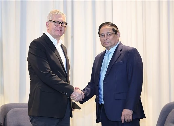 Le Premier ministre Pham Minh Chinh (droite) et le PDG d'Ericsson, Borje Ekholm. Photo: VNA