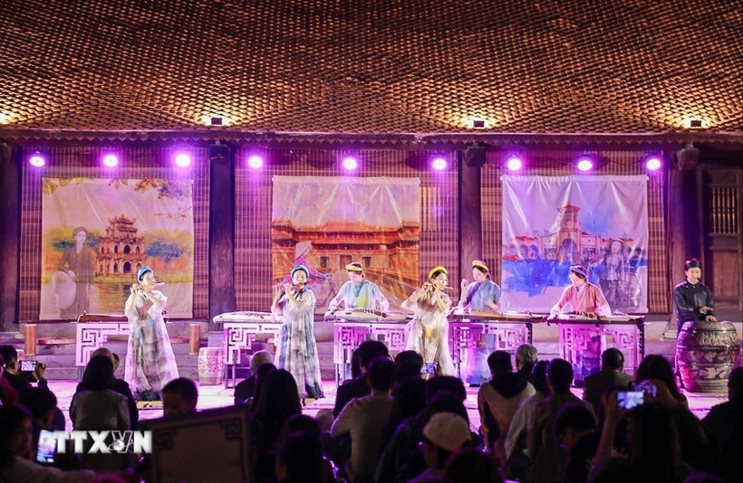 Le point fort du programme est l'espace dédié à la représentation de la musique traditionnelle vietnamienne. Photo: VNA