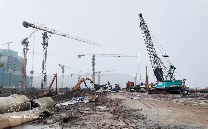 Le chantier du Centre de conférences de la Réunion des dirigeants économiques de l'APEC 2027, dans la zone spéciale de Phu Quoc, province d'An Giang. Photo: VNA